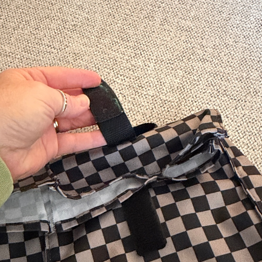 Vans Men's Black and Gray Checkered lunch bag - Picture 4 of 9